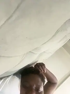 Snapshot of melaninpoppop chatting on December 2025 12:58:02 AM melaninpoppop online show from December 2025 12:58:02 AM