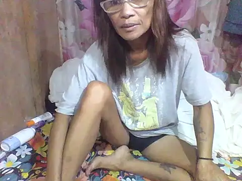 Snapshot of Petite_elise chatting on June 2026 10:11:02 PM Petite elise online show from June 2026 10:11:02 PM