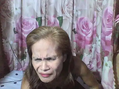 Petite elise online show from April 2026 08:32:01 PM