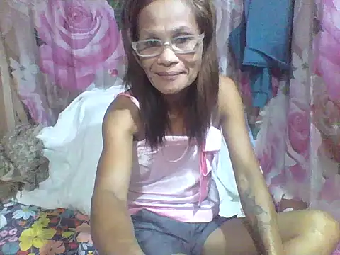 Snapshot of Petite_elise chatting on June 2026 04:29:02 PM Petite elise online show from June 2026 04:29:02 PM