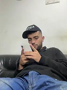 jamess 0 online show from February 2026 05:40:01 AM