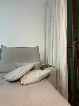 Snapshot of privsloirinha chatting on February 2026 03:29:01 AM privsloirinha online show from February 2026 03:29:01 AM