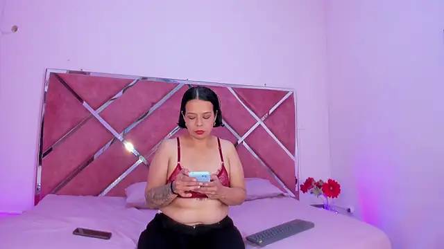 Snapshot of LunaaMorelli2 chatting on December 2025 03:46:02 AM LunaaMorelli2 online show from December 2025 03:46:02 AM