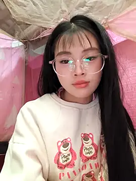 Quieny-x online show from December 2025 01:49:02 PM