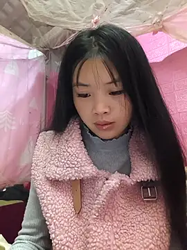 Quieny-x online show from December 2025 02:43:02 PM