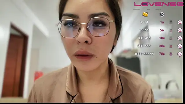 callMeMartina Lyn online show from December 2025 06:41:02 AM