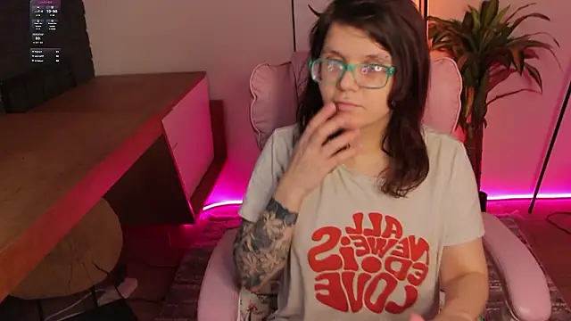 Ariell Mini online show from March 2026 01:02:01 PM