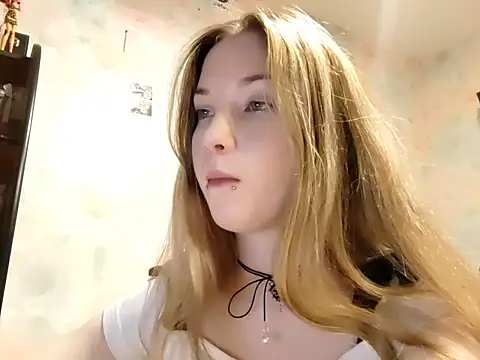 Snapshot of ElvaDeveja chatting on December 2025 10:08:02 AM ElvaDeveja online show from December 2025 10:08:02 AM