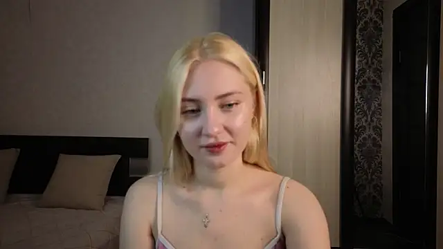 PollyVale online show from December 2025 01:47:02 PM