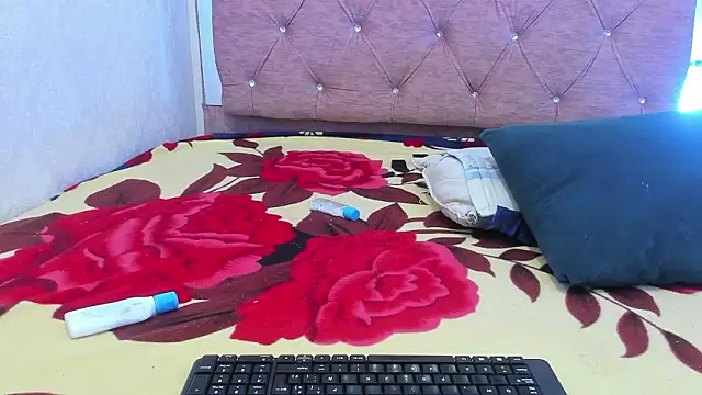 Jazmin040  online show from February 2026 11:50:01 AM