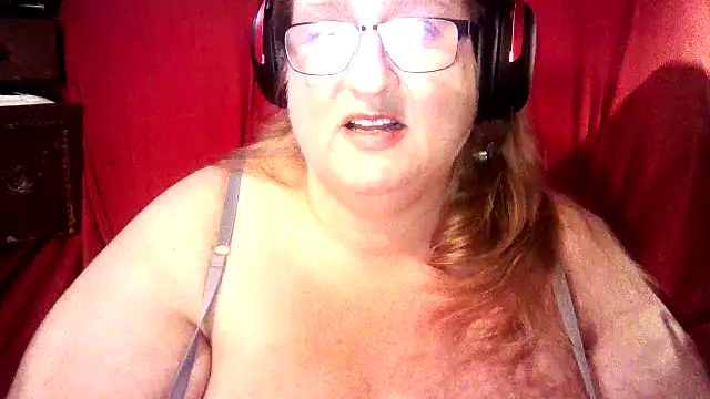 Snapshot of jade-belle chatting on December 2025 05:12:02 AM jade-belle online show from December 2025 05:12:02 AM