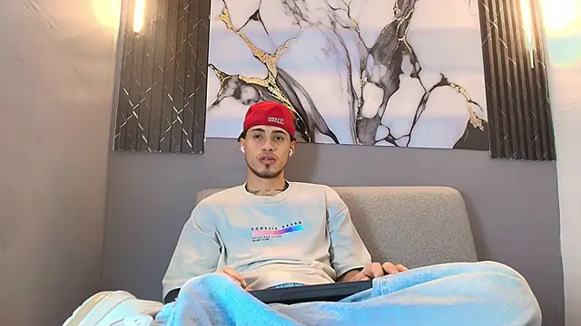 Snapshot of DAVIN_01 chatting on December 2025 12:11:01 PM DAVIN 01 online show from December 2025 12:11:01 PM