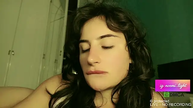 Snapshot of DeaAthena chatting on May 2026 01:57:16 AM DeaAthena online show from May 2026 01:57:16 AM