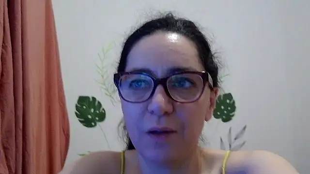 Snapshot of anngelle chatting on April 2026 05:36:02 AM anngelle online show from April 2026 05:36:02 AM