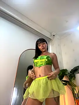 Snapshot of Carrie_GB chatting on December 2025 04:33:01 PM Carrie GB online show from December 2025 04:33:01 PM