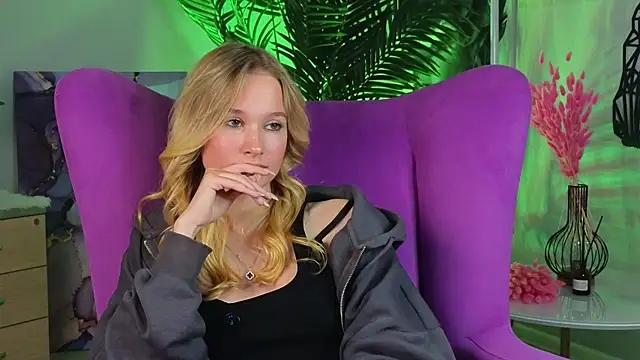 Snapshot of ElizFait chatting on December 2025 11:05:01 AM ElizFait online show from December 2025 11:05:01 AM