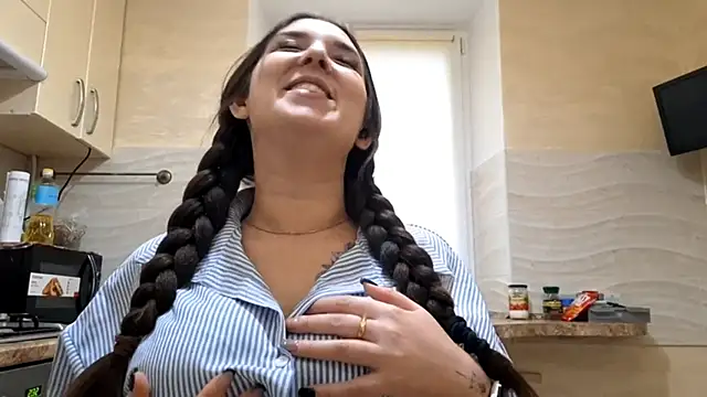 Snapshot of GeorgeannaHalsted chatting on December 2025 11:16:01 AM GeorgeannaHalsted online show from December 2025 11:16:01 AM