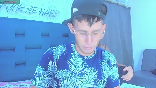 Snapshot of sweetboyssex_ chatting on December 2025 12:11:01 PM sweetboyssex online show from December 2025 12:11:01 PM