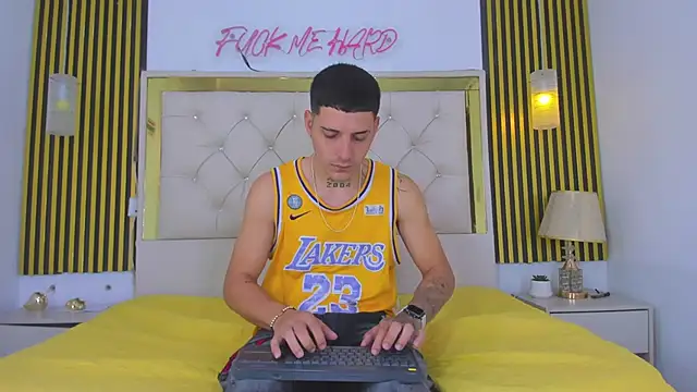 Snapshot of Foxx_king chatting on December 2025 12:22:02 PM Foxx king online show from December 2025 12:22:02 PM