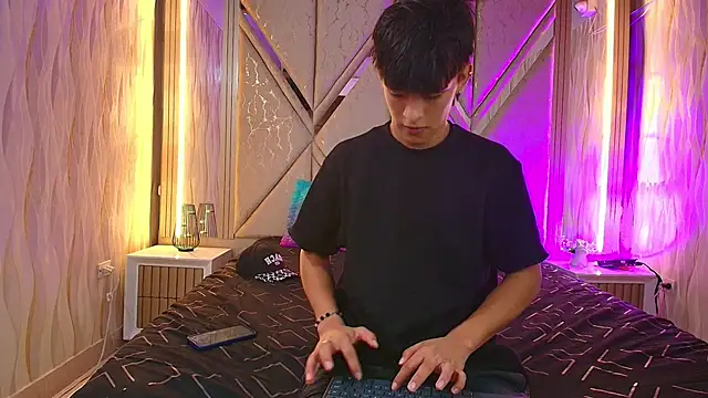 Skinny boyx online show from December 2025 01:28:01 PM