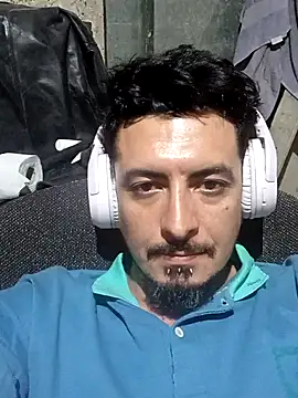 Snapshot of Tincho29 chatting on December 2025 12:11:01 PM Tincho29 online show from December 2025 12:11:01 PM