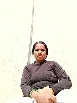 Snapshot of Shreya_pandit chatting on January 2026 06:28:02 AM Shreya pandit online show from January 2026 06:28:02 AM