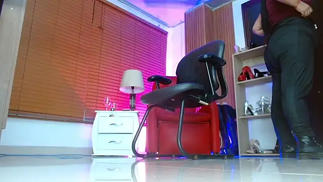 paola xm online show from March 2026 10:10:02 AM