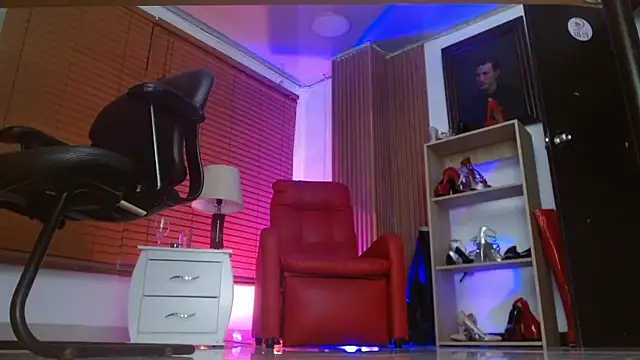 paola xm online show from April 2026 10:55:01 AM