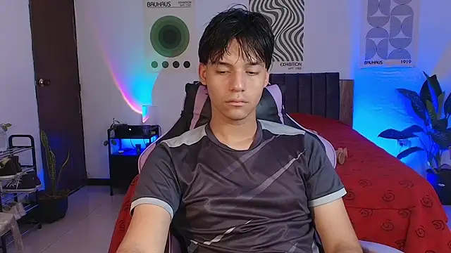 Snapshot of CrisotpherMoretti chatting on December 2025 05:17:02 PM CrisotpherMoretti online show from December 2025 05:17:02 PM