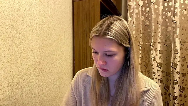 SkyeDavis online show from December 2025 07:04:02 PM