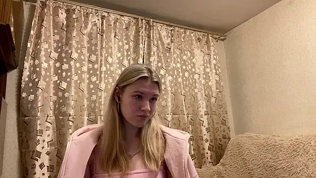 SkyeDavis online show from December 2025 08:14:02 PM