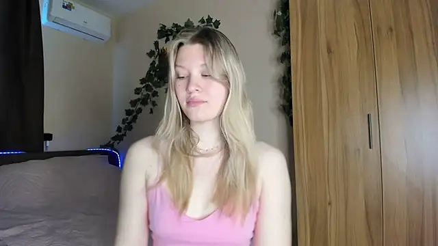 Snapshot of SkyeDavis chatting on May 2026 12:20:01 PM SkyeDavis online show from May 2026 12:20:01 PM