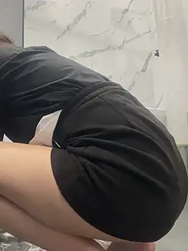 Sarah2127 online show from March 2026 04:25:01 PM