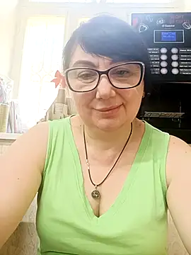 Snapshot of MariSwan222 chatting on July 2026 07:09:01 AM MariSwan222 online show from July 2026 07:09:01 AM
