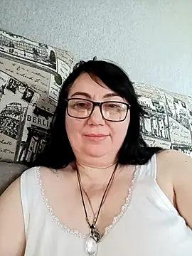 Snapshot of MariSwan222 chatting on May 2026 07:03:01 AM MariSwan222 online show from May 2026 07:03:01 AM