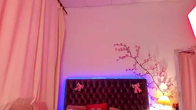 MilanaHotts online show from April 2026 05:33:01 AM