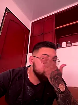 Snapshot of JCardona69 chatting on December 2025 08:25:01 PM JCardona69 online show from December 2025 08:25:01 PM