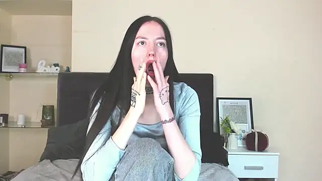 AdrianaCult online show from April 2026 05:42:02 AM