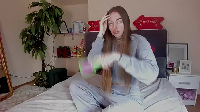 AdrianaCult online show from January 2026 06:20:02 AM