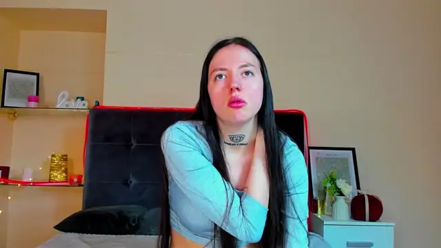 AdrianaCult online show from March 2026 01:45:02 PM