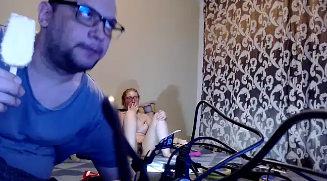 yunis32 online show from January 2025 06:43:01 PM