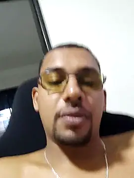 Reis001122 online show from May 2026 05:03:01 AM