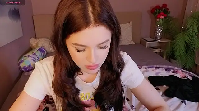 Snapshot of Holly__Bush chatting on March 2026 03:34:01 PM Holly Bush online show from March 2026 03:34:01 PM