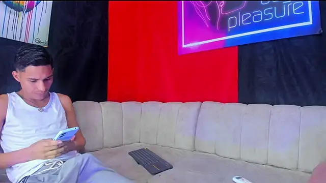 Snapshot of Damian_and_theo chatting on January 2026 11:38:01 AM Damian and theo online show from January 2026 11:38:01 AM