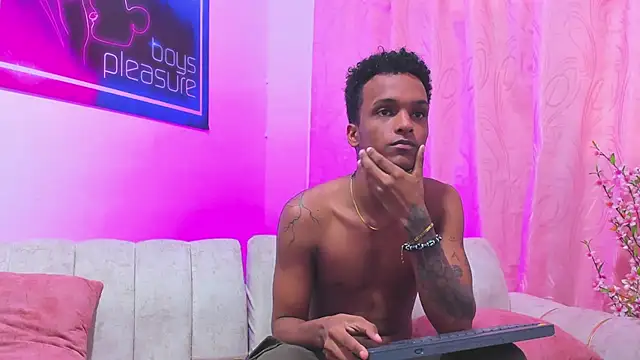 Snapshot of Damian_and_theo chatting on December 2025 02:22:02 PM Damian and theo online show from December 2025 02:22:02 PM