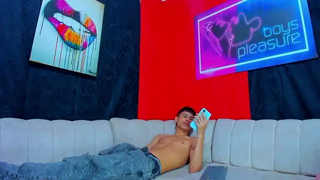 Snapshot of Damian_and_theo chatting on January 2026 11:17:02 AM Damian and theo online show from January 2026 11:17:02 AM