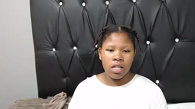 TemptingCloeXx online show from April 2026 08:44:02 PM