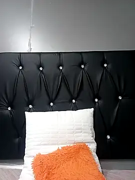 TemptingCloeXx online show from April 2026 07:39:02 PM