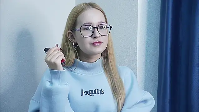 GwynKnispel online show from December 2025 04:17:01 AM