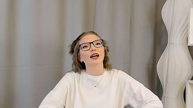 JeaneneWoltz online show from December 2025 09:00:01 AM